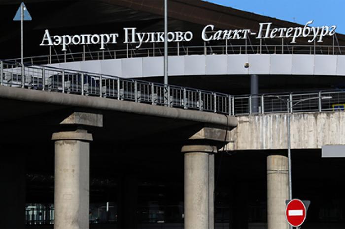 Пассажирский самолет приготовился к аварийной посадке в Петербурге