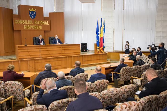 Премьер совершил рабочую поездку в Ниспоренский район