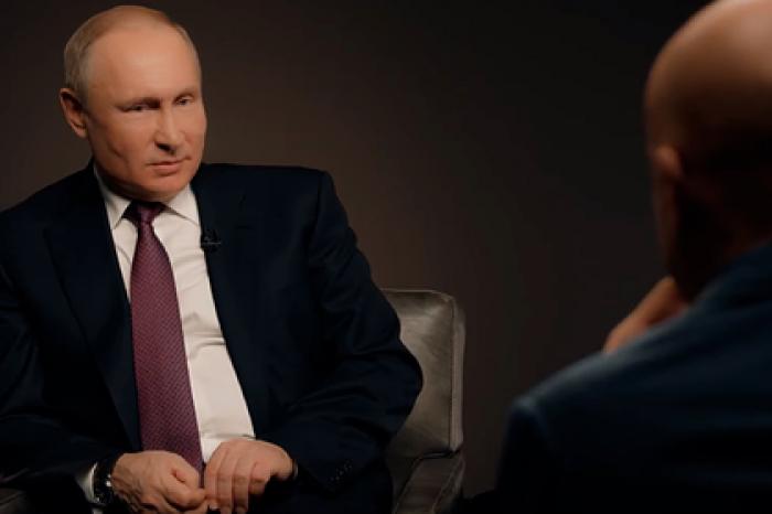 Путин отчитал журналиста за неуместный кашель во время интервью