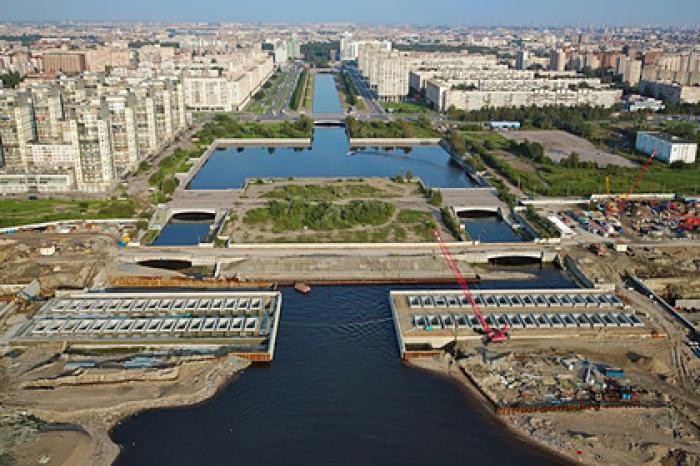 Расчистку реки Смоленки в Санкт-Петербурге завершат в 2021 году