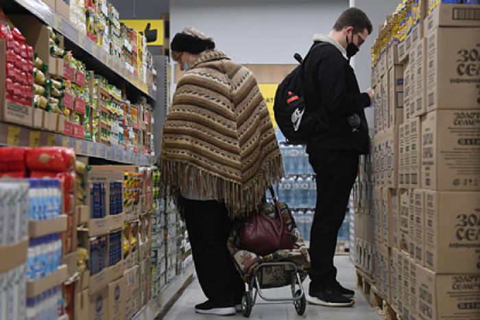Россияне вновь начали запасаться продуктами