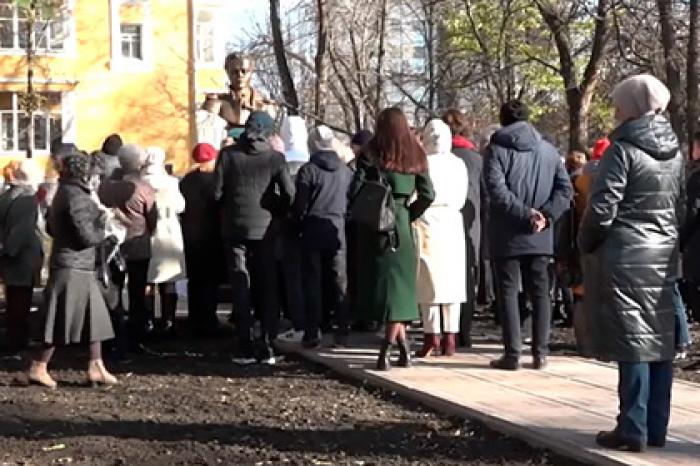 Российские скульпторы решили избавиться от ошибки на памятнике Лермонтову