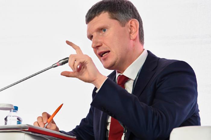 Власти России объяснили слабый рубль