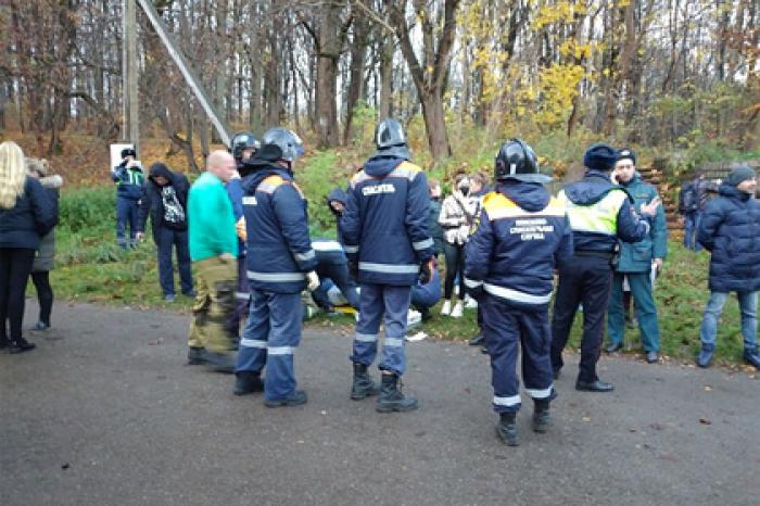 Автомобиль въехал в толпу на встрече россиян с чиновниками