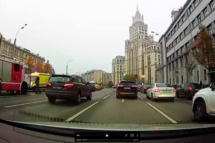 Четыре человека пострадали в массовой аварии в центре Москвы