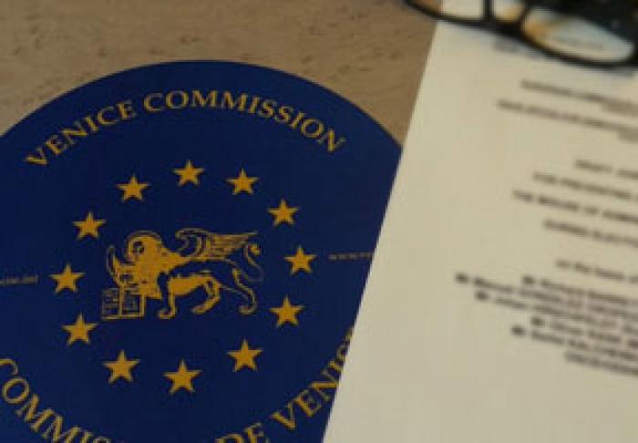 COMISIA DE LA VENEŢIA A EMIS UN AVIZ LA PROIECTUL DE MODIFICARE A CONSTITUŢIEI