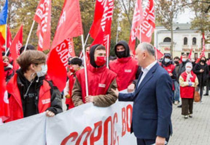CÂTEVA MII DE SUSȚINĂTORI AI PSRM AU ORGANIZAT UN MITING ÎN CENTRUL CHIȘINĂULUI ÎN SPRIJINUL LUI IGOR DODON