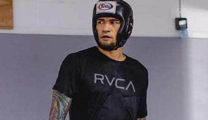 Допинг-офицеры застали бойца UFC во время секса