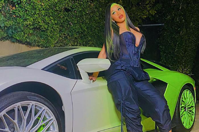 Фанаты увидели копию Билли Айлиш во внешности рэперши на фото с Lamborghini