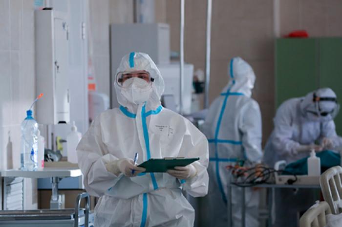Инфекционист объяснил рекордное число новых случаев COVID-19 в России
