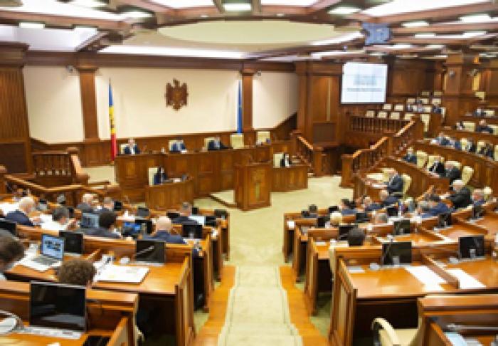 PARLAMENTUL A CONSTITUIT COMISIA DE ANCHETĂ PENTRU ELUCIDAREA CIRCUMSTANȚELOR SPĂLĂRII BANILOR PRIN INTERMEDIUL JUDECĂTORIILOR ȘI BĂNCILOR