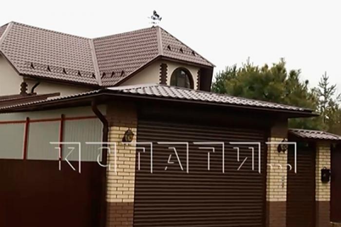 Прокуратура проверит особняк российского полицейского с золотыми туалетами