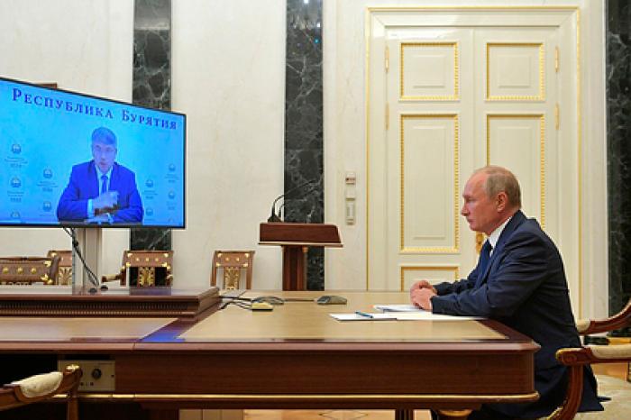 Путин попросил чиновников последить за доходами населения