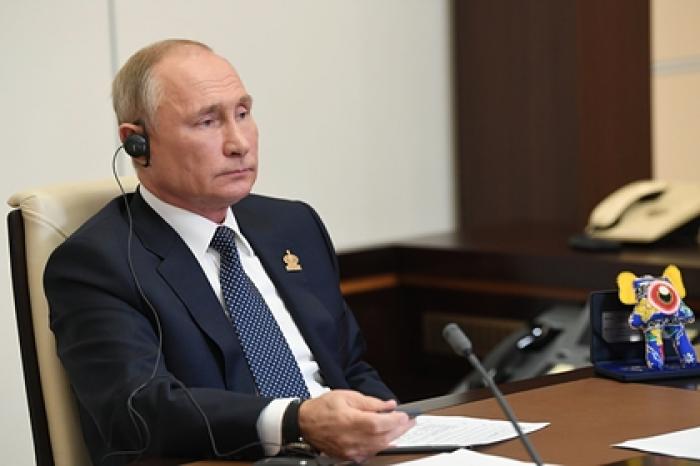 Путин заявил о риске девальвации национальных валют