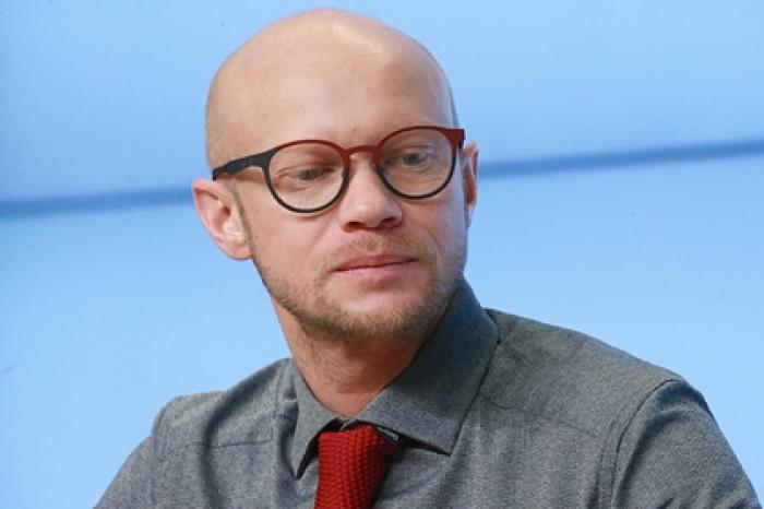 Соведущего «Вечернего Урганта» ввели в кому