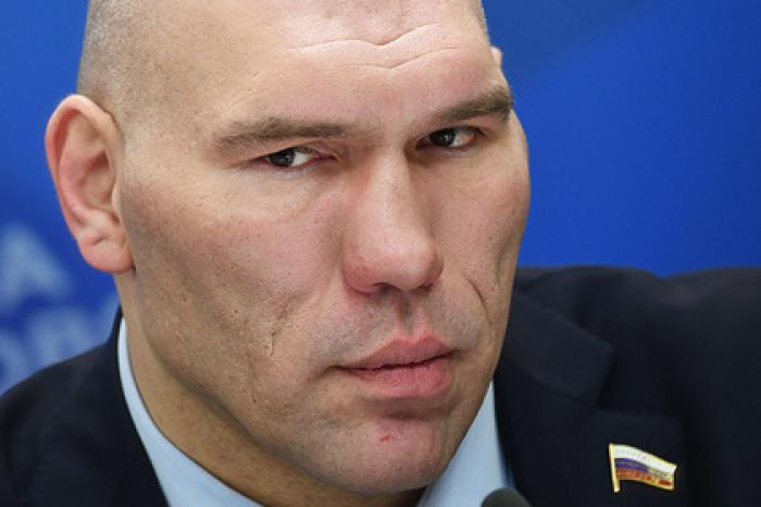 Валуев отреагировал на предложение присвоить звание Героя России Нурмагомедову