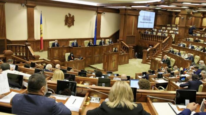 В парламенте не смогли создать комиссию для расследования ситуации на небанковском финансовом рынке