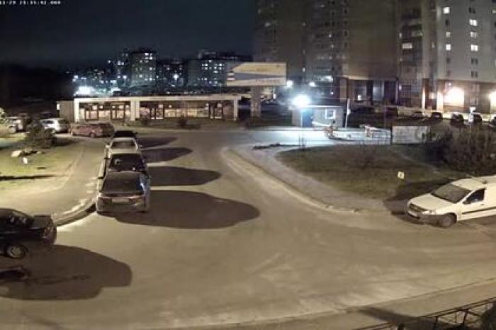 Взрыв и пожар в жилом доме в российском городе попали на видео