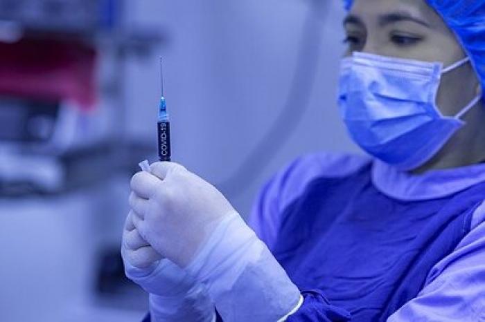Британский врач заявил о невозможности искоренить коронавирус