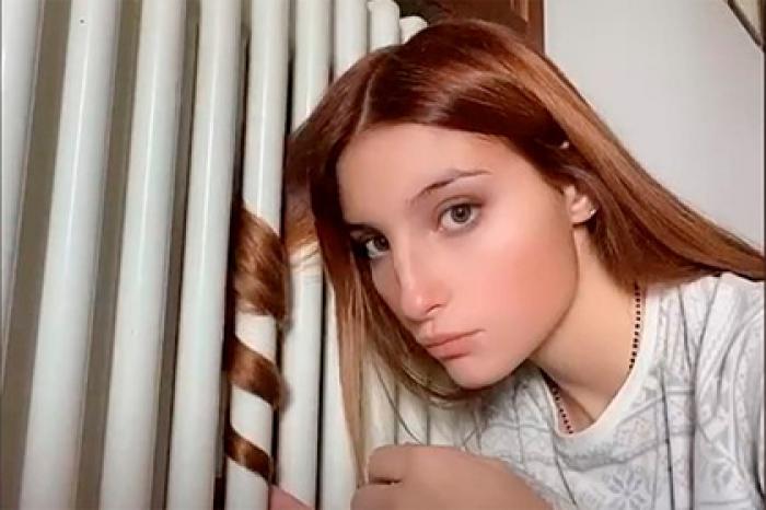 Девушки показали способ завивки с помощью батареи и запустили тренд