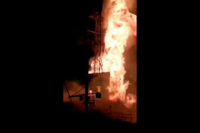 Горящая под Оренбургом нефтяная скважина попала на видео