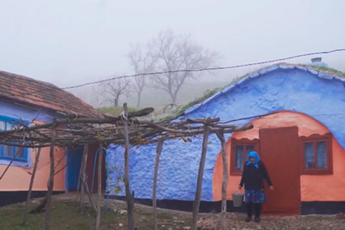 Исчезающее село с землянками восстановят ради туристов