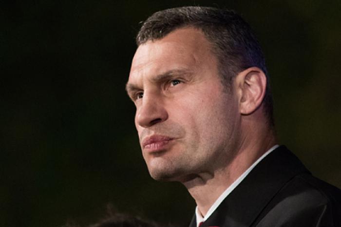 Кличко сделал селфи на похоронах Кернеса