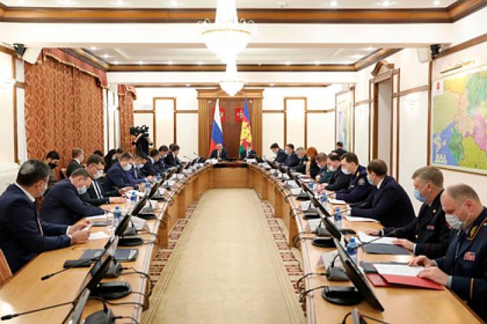 На курортах России пообещали пресечь попытки отметить Новый год вне дома