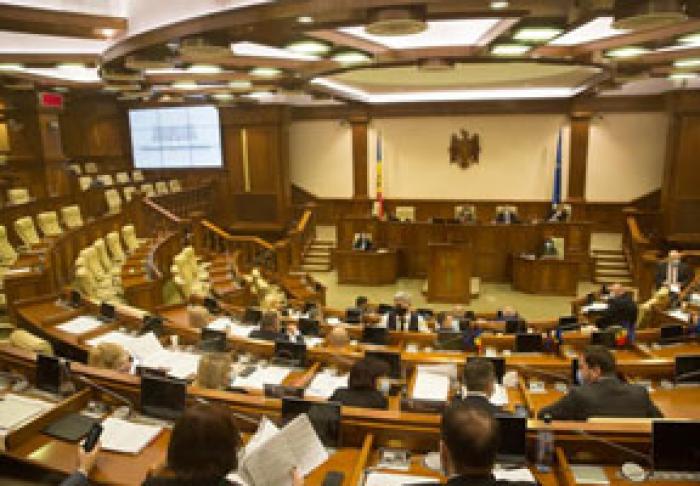 OPOZIȚIA PARLAMENTARĂ A INIȚIAT DISTRIBUȚIAVOTUL DE NEÎNCREDERE GUVERNULUI CHICU