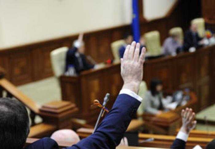 PARLAMENTUL MOLDOVEI A ANULAT LEGEA PRIVIND PROCEDURA DE RESTITUIRE A MILIARDULUI DE DOLARI FURAT