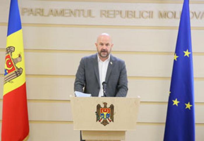 PAS PROPUNE DE A PĂSTRA COTELOR TVA PENTRU AGRICULTORI LA ACELAȘI NIVEL