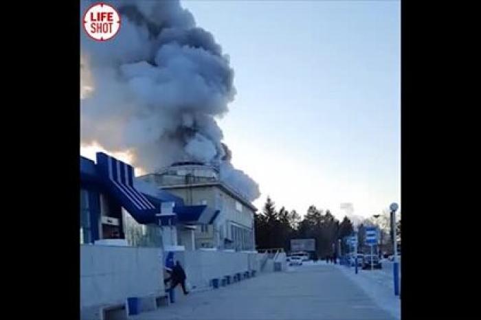 Пожар в аэропорту российского города попал на видео