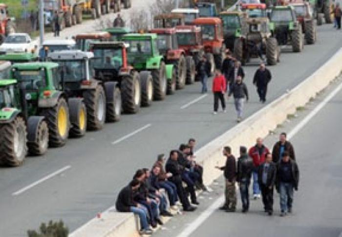 PRODUCĂTORII AGRICOLI REIAU MARȚI PROTESTELE DIN CENTRUL CHIȘINĂULUI