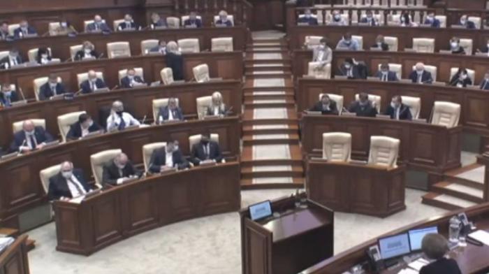 Proiecte de lege votate în grabă, la pachet de deputații socialiști și cei din platforma ”Pentru Moldova”