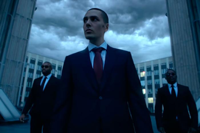 Рэпер Face свел татуировки с лица