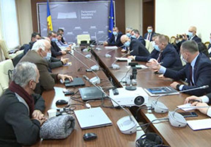 REPREZENTANȚII MANIFESTANȚILOR DEȚINUI NEGOCIAȚII CU DEPUTATI