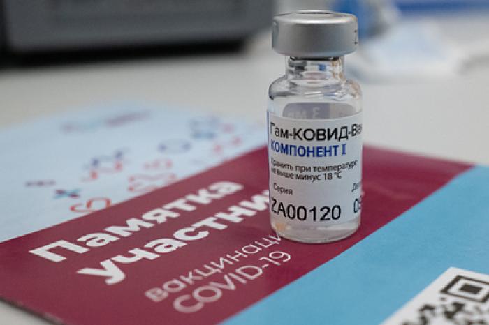 Россиянам разрешили выпить шампанского после вакцинации от COVID-19