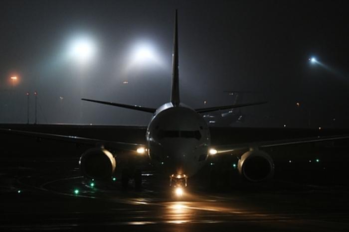 Российский Boeing с сотней пассажиров экстренно сел в Сургуте