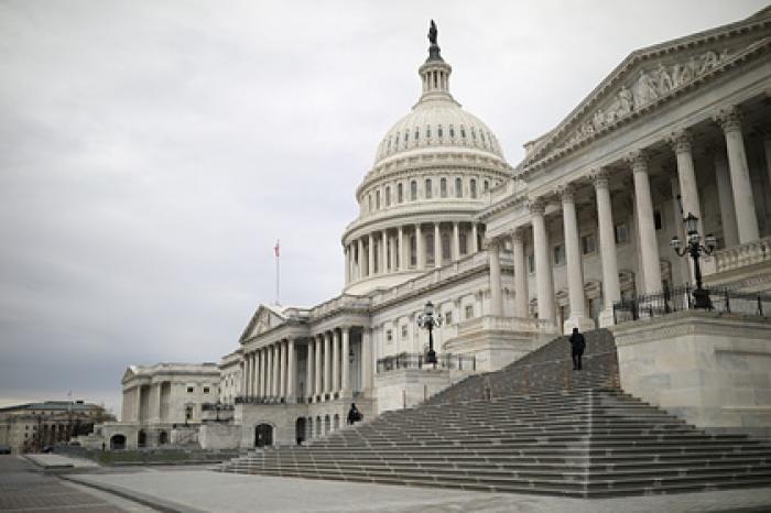 В США представили помощь экономике на сотни миллиардов долларов