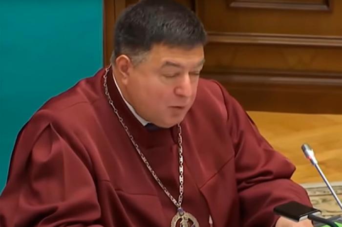 Зеленский отстранил от должности главу конституционного суда Украины
