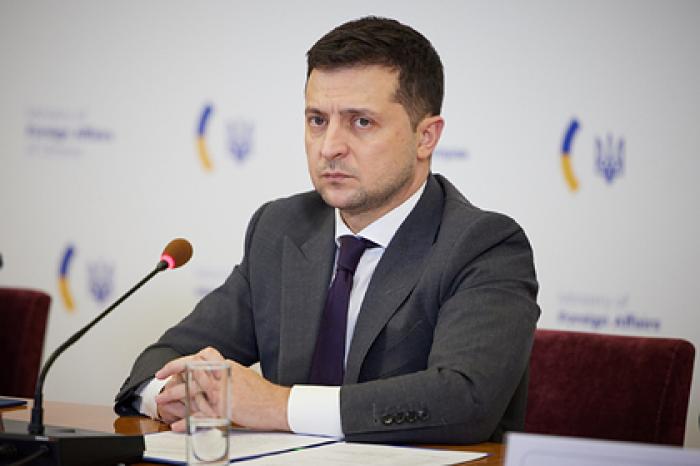 Зеленский продлил особый статус Донбасса