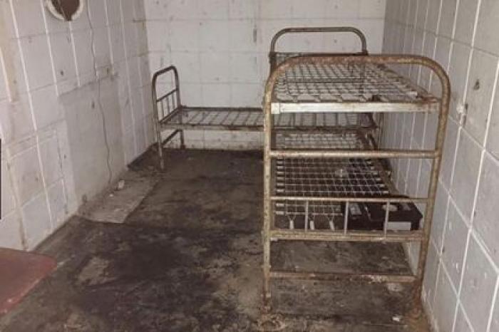 Бункер с двумя ржавыми кроватями выставили на продажу за 2,5 миллиона рублей