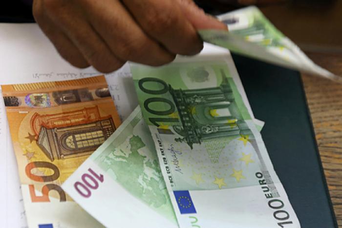 Курс евро рекордно упал