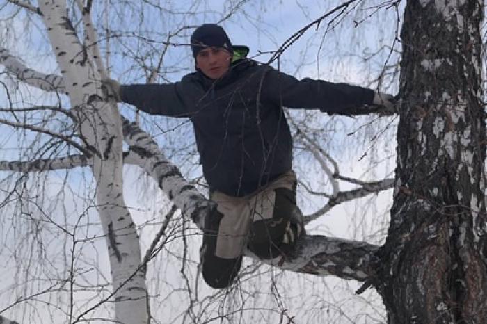 Ловивший интернет с березы российский блогер упал