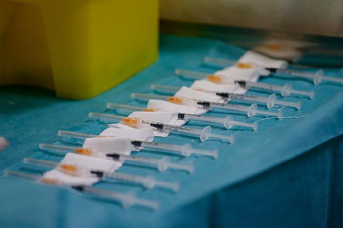 Pfizer сократит поставки вакцины от коронавируса в Европу