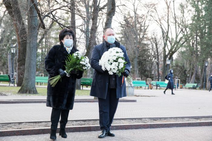 Prim-ministrul interimar: „Pandemia a lovit puternic oamenii de cultură, dar cultura trebuie să trăiască”