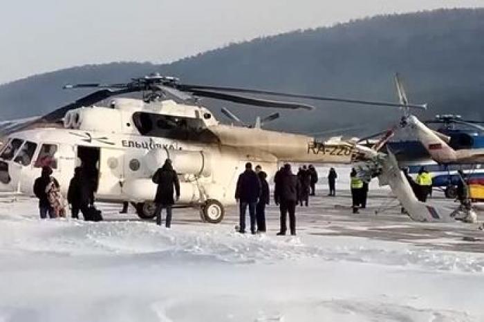 Развалившийся после столкновения с аэропортом в России Ми-8 сняли на видео