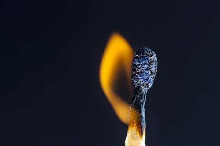 Россиянин во время ссоры облил жену бензином и поджег ее