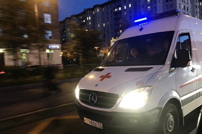 Россиянка на иномарке без номеров врезалась в салон красоты в Петербурге