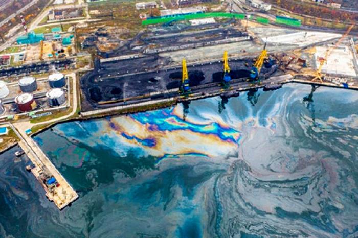 Российские ученые создали сорбенты для очистки водоемов Арктики от нефти